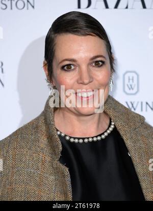 London, Großbritannien. November 2023. Olivia Colman kommt im Harper's Bazaar Women of the Year im Claridge’s Hotel in London an. Quelle: Doug Peters/EMPICS/Alamy Live News Stockfoto