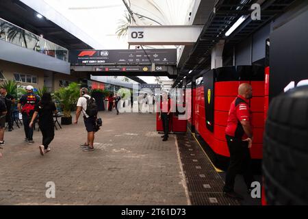 Das Ferrari-Fahrerlager im Rahmen des F1 Sao Paulo Grand Prix 2023 im Autodromo Jose Carlos Pace am 5. November 2023 in Sao Paulo, Brasilien. Stockfoto