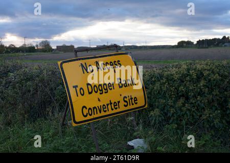 Gelbes Schild, kein Zugang zum Dogger Bank Converter-Standort auf Long Lane, Beverley, East Yorkshire, Großbritannien Stockfoto