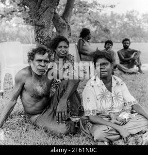 Aborigines im Todd River, Alice Springs, Northern Territory, Australien Stockfoto