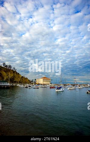 Das Avalon Ballroom Casino auf Catalina Island bei Sonnenaufgang vor der Küste von Los Angeles im Süden von Kalifornien, USA Stockfoto