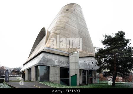 Die Kirche Saint-Pierre in Firminy, Frankreich an einem bewölkten Tag Stockfoto