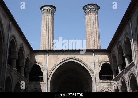 Cifte Minareli Medrese, die Doppel-Minarett-Madrasa in Erzurum, Türkei Stockfoto