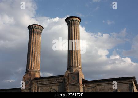 Die Doppelminarette im Cifte Minareli Medrese in Erzurum, Türkei Stockfoto