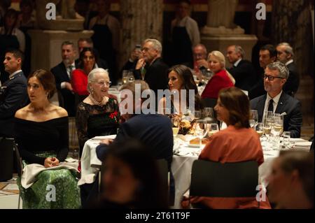 Kopenhagen, Dänemark. November 2023. Kronprinzessin Mary, Königin Margrethe von Dänemark, Königin Letizia von Spanien und Kronprinz Frederik nehmen am 7. November 2023 während ihres Staatsbesuchs in Dänemark an einer Rückkehrvereinbarung Teil, die König Felipe und Königin Letizia von Spanien in Glyptoteket in Kopenhagen veranstalteten. (Foto: Ricardo Ramirez/NurPhoto) Credit: NurPhoto SRL/Alamy Live News Stockfoto