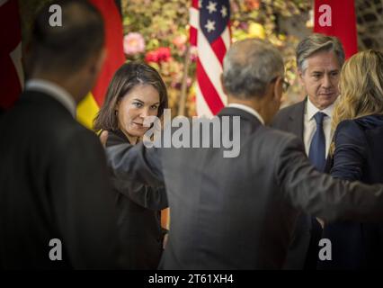 Annalena Baerbock, Buendnis 90/die Gruenen, Bundesaussenministerin, nimmt Teil am Treffen der G7- Aussenministerinnen und Aussenminister in Tokio, Japan. Hier nach dem Familienfoto, rechts der amerikanische Aussenminister Antony blinken. Tokio Japan *** Annalena Baerbock, Buendnis 90 die Gruenen, Bundesaußenministerin, nimmt hier am Treffen der G7-Außenminister in Tokio, Japan Teil nach dem Familienfoto, rechts der US-Außenminister Antony blinkend Tokio Japan Copyright: XThomasxKoehlerx Credit: Imago/Alamy Live News Stockfoto