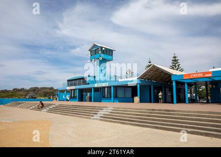 Maroubra Beach Pavilion Gebäude an der Strandpromenade, östliche Vororte Sydney, NSW, Australien Stockfoto