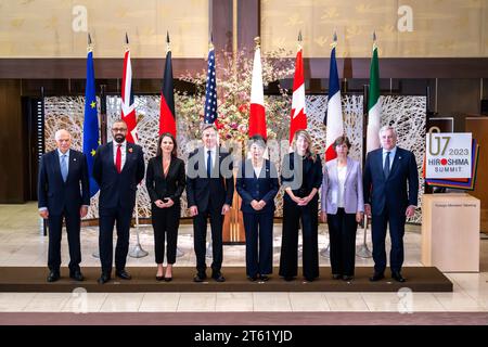 Tokio, Japan. November 2023. Josep Borrell (l-r), hoher Vertreter der EU für auswärtige Angelegenheiten, James clever, britische Außenministerin Annalena Baerbock (Bündnis 90/die Grünen), Außenminister von Deutschland, Antony J. blinken, Außenminister der USA, Yoko Kamikawa, japanische Außenministerin Melanie Joly, kanadische Außenministerin Catherine Colonna, Außenminister Frankreichs und Außenminister Antonio Tajani treffen sich für ein Familienfoto. Quelle: Sina Schuldt/dpa/Alamy Live News Stockfoto