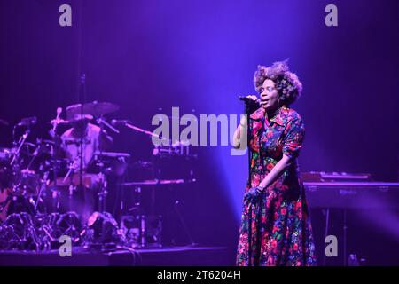 Paris, Frankreich. November 2023. Macy Gray tritt am 7. November 2023 live in der L’Olympia Konzerthalle in Paris auf. Foto: Christophe Meng/ABACAPRESS.COM Credit: Abaca Press/Alamy Live News Stockfoto