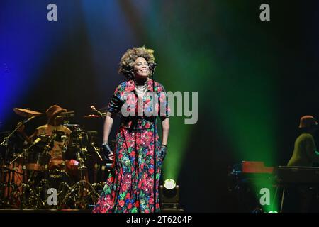 Paris, Frankreich. November 2023. Macy Gray tritt am 7. November 2023 live in der L’Olympia Konzerthalle in Paris auf. Foto: Christophe Meng/ABACAPRESS.COM Credit: Abaca Press/Alamy Live News Stockfoto