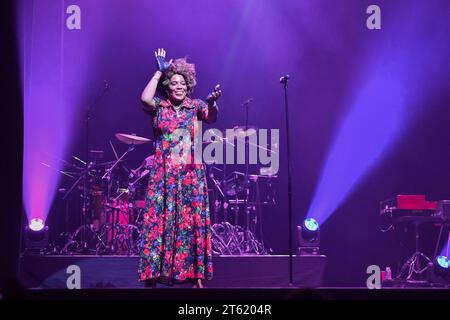 Paris, Frankreich. November 2023. Macy Gray tritt am 7. November 2023 live in der L’Olympia Konzerthalle in Paris auf. Foto: Christophe Meng/ABACAPRESS.COM Credit: Abaca Press/Alamy Live News Stockfoto