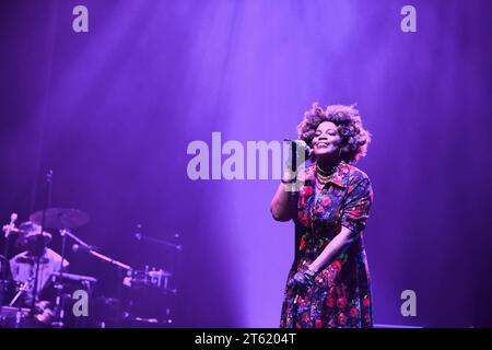 Paris, Frankreich. November 2023. Macy Gray tritt am 7. November 2023 live in der L’Olympia Konzerthalle in Paris auf. Foto: Christophe Meng/ABACAPRESS.COM Credit: Abaca Press/Alamy Live News Stockfoto