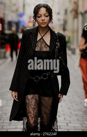 Paris, Frankreich. September 2023. Street Style, Ankunft bei der Christophe Guillarme Spring Summer 2024 Show, die am 27. September in Balajo, Paris, Frankreich, stattfand. 2023. Foto: Marie-Paola Bertrand-Hillion/ABACAPRESS.COM Credit: abaca Press/Alamy Live News Stockfoto