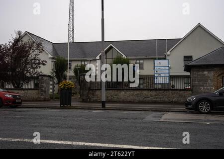 Longford Town, County Longford, Irland, 13. September 2023. Frontalansicht des Bahnhofs Longford Garda Stockfoto