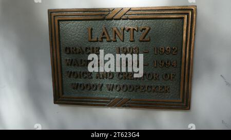 6. November 2023 Animator Walter Lantz Grave und Schauspielerin Gracie Lantz Grave in Courts of Remembrance im Forest Lawn Memorial Park Hollywood Hills am 6. November 2023 in Los Angeles, Kalifornien, USA. Foto: Barry King/Alamy Stock Photo Stockfoto