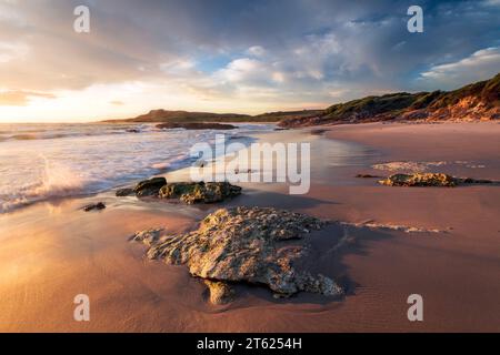 Sonnenaufgang am Strand von Broughton Island in NSW Stockfoto