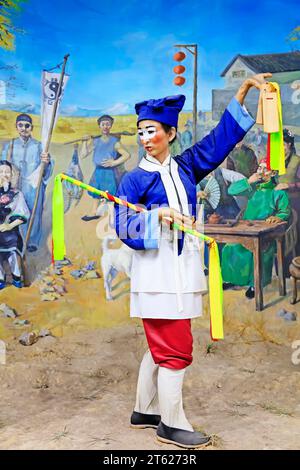 Chinesische Pingju-Opernfigur Stockfoto