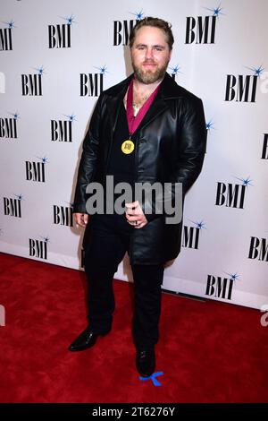 November 2023 - Nashville, Tennessee - Ernest. 2023 BMI Country Awards im Hauptquartier der BMI Music Row. (Kreditbild: © Dara-Michelle Farr/AdMedia via ZUMA Press Wire) NUR REDAKTIONELLE VERWENDUNG! Nicht für kommerzielle ZWECKE! Stockfoto