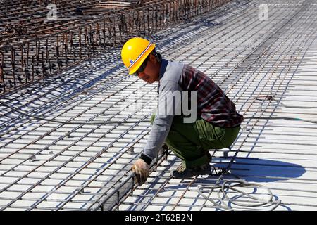 Stahlgewebe auf der Baustelle Stockfoto