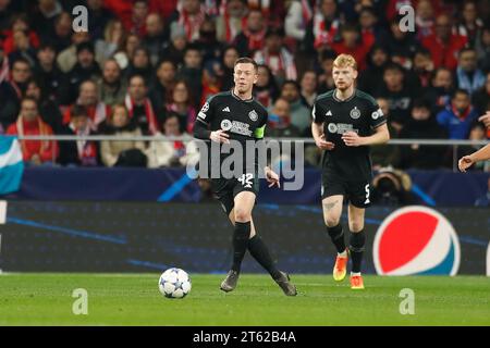 Madrid, Spanien. November 2023. Callum McGregor (Celtic) Fußball/Fußball : Gruppenphase der UEFA Champions League Spieltag 4 Gruppe E Spiel zwischen Club Atletico de Madrid 6-0 Celtic FC im Estadio Metropolitano in Madrid, Spanien . Quelle: Mutsu Kawamori/AFLO/Alamy Live News Stockfoto