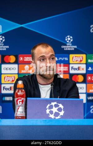 Kopenhagen, Dänemark. November 2023. Christian Eriksen von Manchester United war bei einer Pressekonferenz über das Spiel der UEFA Champions League zwischen dem FC Kopenhagen und Manchester United in Parken in Kopenhagen zu sehen. (Foto: Gonzales Photo/Alamy Live News Stockfoto