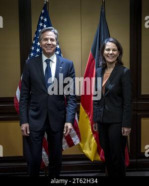 Annalena Baerbock l Buendnis 90/die Gruenen, Bundesaussenministerin, nimmt Teil am Treffen der G7- Aussenministerinnen und Aussenminister in Tokio, Japan. Hier ein bilaterales Treffen mit dem amerikanischen Aussenminister Antony blinken. Tokio Japan *** Annalena Baerbock l Buendnis 90 die Gruenen, Bundesaußenministerin, nimmt an dem Treffen der G7-Außenminister in Tokio Teil hier findet ein bilaterales Treffen mit dem US-Außenminister Antony Blinken Tokio Japan statt Copyright: XThomasxKoehlerx Credit: Imago/Alamy Live News Stockfoto