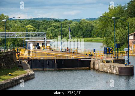 Die Schleuse 18 entlang des historischen Lake Erie Canal Stockfoto
