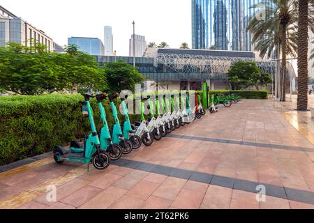 E-Bike-Ladestation in den Straßen von Dubai Stockfoto