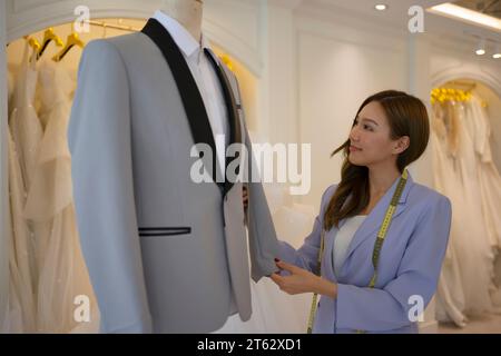 Unternehmer im Hochzeitsstudio. Lifestyle und Hochzeitskonzept. Stockfoto