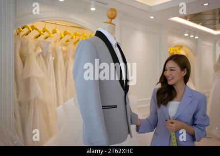 Unternehmer im Hochzeitsstudio. Lifestyle und Hochzeitskonzept. Stockfoto