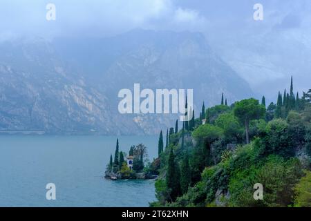 Gardasee von Melcesine aus gesehen Stockfoto