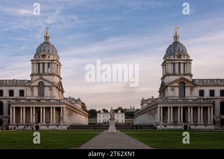 Das Old Royal Naval College ist eine historische Stätte in Greenwich, London, die einst ein Marineschulungszentrum und Krankenhaus war. Es ist heute ein Museum, eine cultura Stockfoto