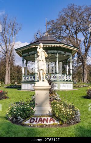 Öffentliche Gärten von Halifax Nova scotia bei Sonnenschein im Sommer. Die Statue von Diana; Halifax Nova Scotia Canada. Stockfoto