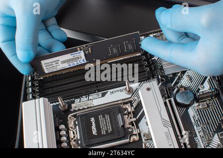 Kirow, Russland - 15. September 2023. Die Hauptplatine stammt von einem neuen Computer. Stockfoto