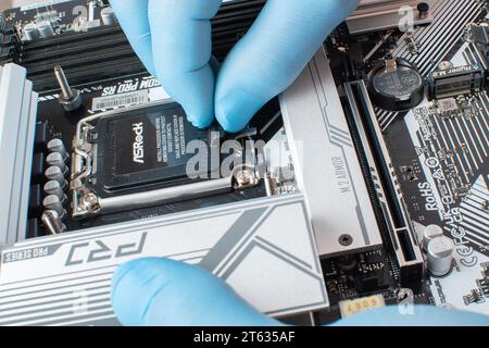 Kirow, Russland - 15. September 2023. Die Hauptplatine stammt von einem neuen Computer. Stockfoto