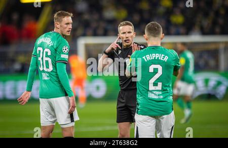 Dortmund, Deutschland. November 2023. Alejandro Jose Hernandez Hernandez (Schiedsrichter) Borussia Dortmund - Newcastle United 07.11.2023 Copyright (n Stockfoto