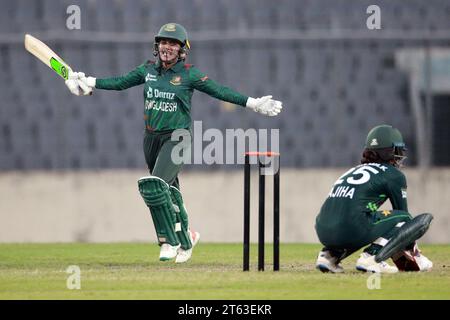 Nigar Sultana Joty feiert, als das Bangladesch-Cricket-Team den zweiten ODI der drei-Matches-Serie gegen Pakistan in einem aufregenden Su gewann Stockfoto