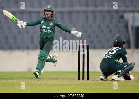 Nigar Sultana Joty feiert, als das Bangladesch-Cricket-Team den zweiten ODI der drei-Matches-Serie gegen Pakistan in einem aufregenden Su gewann Stockfoto