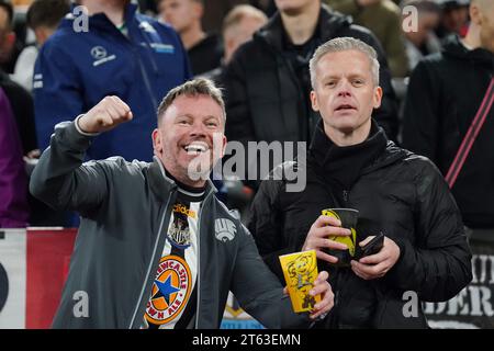 Dortmund, Deutschland. November 2023. Newcastle Fans beim Spiel der UEFA Champions League Runde 1 der Gruppe F von Borussia Dortmund FC gegen Newcastle United FC im BVB Stadion Dortmund am 7. November 2023 Credit: Every Second Media/Alamy Live News Stockfoto