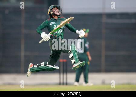 Nigar Sultana Joty feiert, als das Bangladesch-Cricket-Team den zweiten ODI der drei-Matches-Serie gegen Pakistan in einem aufregenden Su gewann Stockfoto