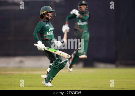 Nigar Sultana Joty feiert, als das Bangladesch-Cricket-Team den zweiten ODI der drei-Matches-Serie gegen Pakistan in einem aufregenden Su gewann Stockfoto