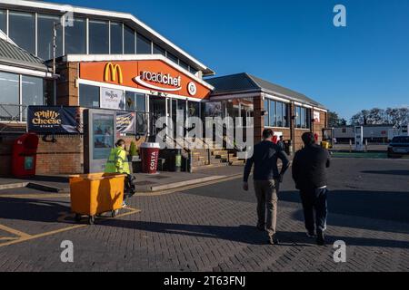 Der Watford Gap Motorway Services in südlicher Richtung an der M1 in der Nähe des Dorfes Watford, Northamptonshire, England. Quelle: SMP News / Alamy Live News Stockfoto