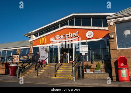 Der Watford Gap Motorway Services in südlicher Richtung an der M1 in der Nähe des Dorfes Watford, Northamptonshire, England. Quelle: SMP News / Alamy Live News Stockfoto