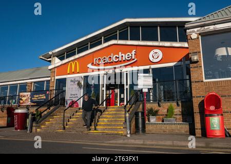 Der Watford Gap Motorway Services in südlicher Richtung an der M1 in der Nähe des Dorfes Watford, Northamptonshire, England. Quelle: SMP News / Alamy Live News Stockfoto