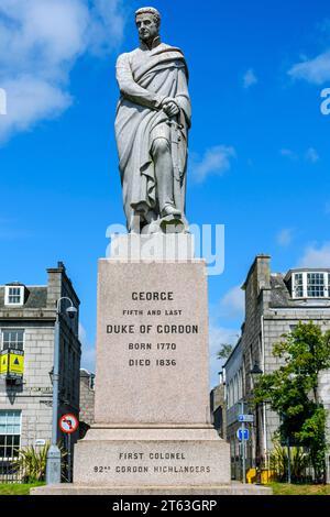 Statue von George, 5. Duke of Gordon, von Thomas Campbell. Golden Square, Aberdeen, Schottland, Großbritannien Stockfoto