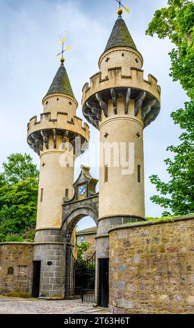 Das Powis Gateway, University of Aberdeen, Old Aberdeen, Schottland, Großbritannien, wurde 1833 von Alexander Fraser für Hugh Fraser Leslie aus Powis entworfen. Stockfoto