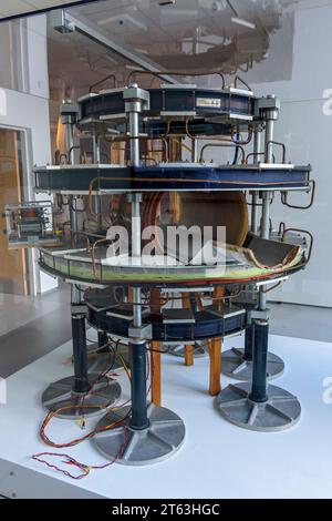 MRT-Scanner Markieren Sie eins. Der weltweit erste MRT-Scanner, der gebaut und eingesetzt wird. Ausgestellt im Aberdeen Royal Infirmary, Schottland, Großbritannien Stockfoto