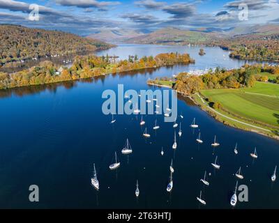 Segelboote liegen in Windermere, England Stockfoto