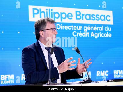 Paris, Frankreich. November 2023. Philippe Brassac, CEO von Credit Agricole, erscheint am 8. November 2023 für ein Interview bei BFM Business in Paris, Frankreich Foto: Alain Apaydin/ABACAPRESS.COM Credit: Abaca Press/Alamy Live News Stockfoto