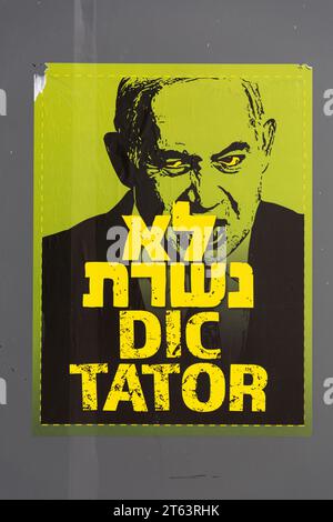 Tel Aviv, Israel - Oktober 2023 - Poster mit dem israelischen Ministerpräsidenten Benjamin Netanjahu an den Wänden in Tel Aviv. Stockfoto